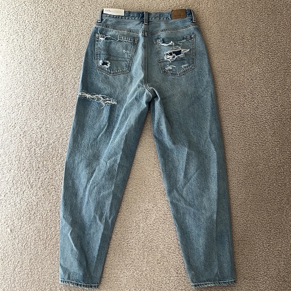AE Ripped Relaxed Mom Jean - Picture 7 of 10